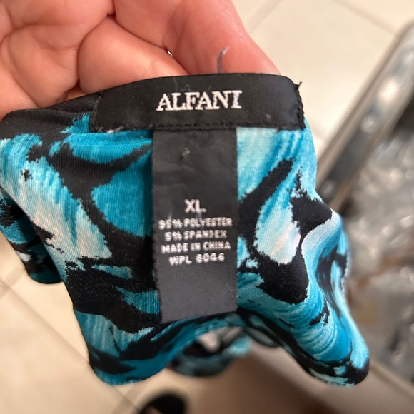 Beautiful Alfani Sleeveless Blouse with clear sequin embellishments. Size XL. - Picture 3 of 3